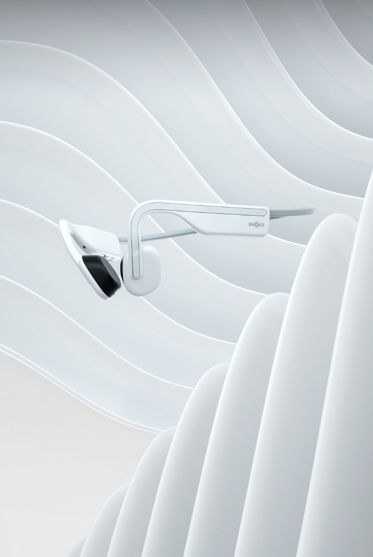 Présentation de l'OpenMove blanc Shokz, casque sport d'entrée de gamme à conduction osseuse, conçu pour les sports urbains. Toute la liberté des oreilles.