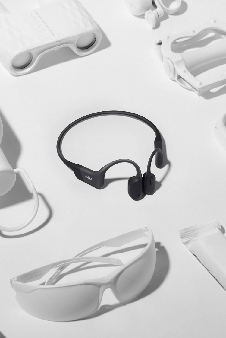 Présentation de l'OPENRUN Shokz, version à charge rapide d'Aeropex, Casque sport haut de gamme à conduction osseuse.