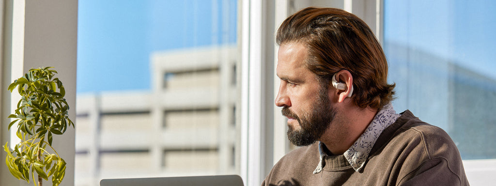 Vous êtes préoccupé par la fuite sonore des casques à oreilles libres ? Découvrez la solution de Shokz.