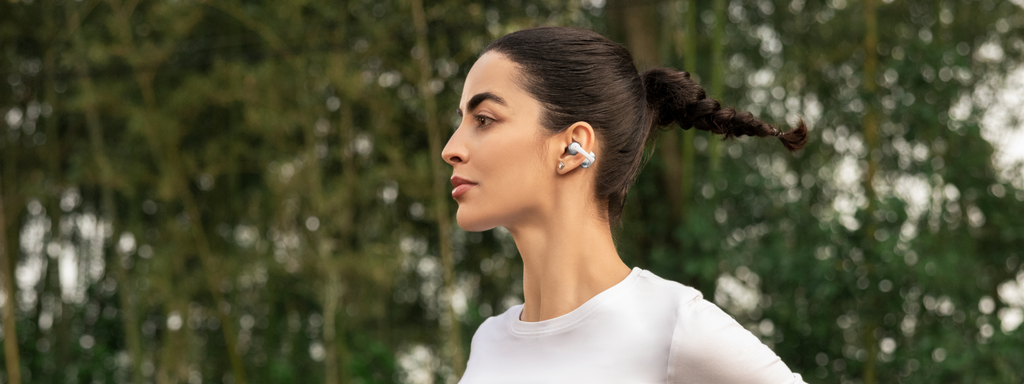 Écouteurs à contour d’oreille ou intra-auriculaires : lesquels choisir ?