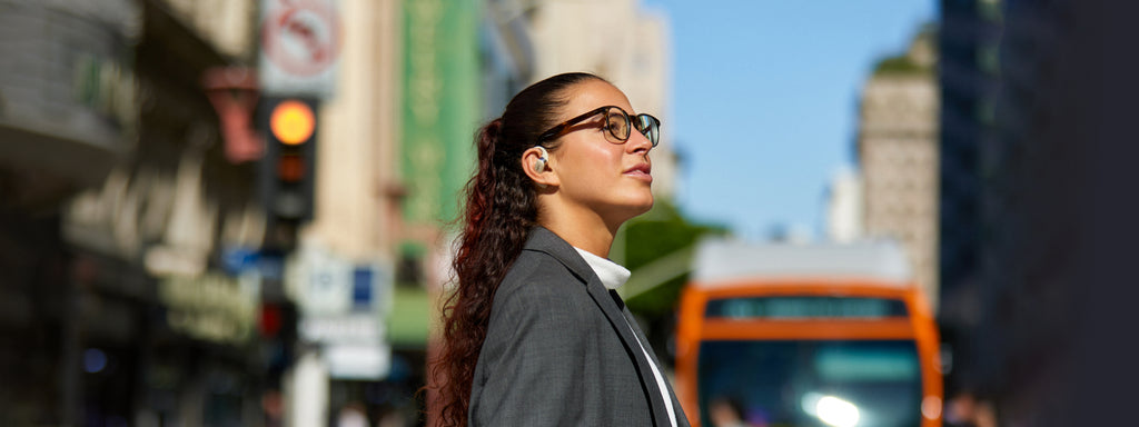 Explorer les sorties en centre-ville : aventures urbaines avec Shokz OpenFit
