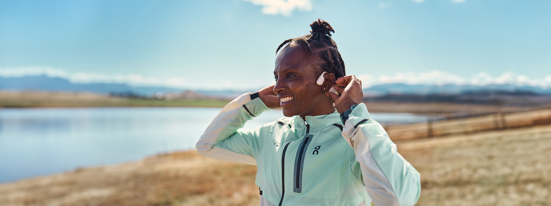 Hellen Obiri wearing Shokz