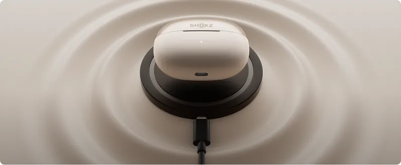 Shokz OpenDots ONE offre jusqu’à 10 h d’écoute ou 40 h avec l’étui — autonomie longue durée pour un usage quotidien.